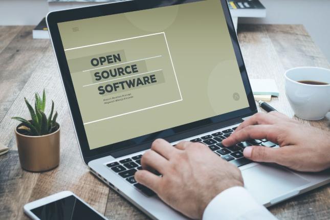 laptop screen displaying the text"open source software"